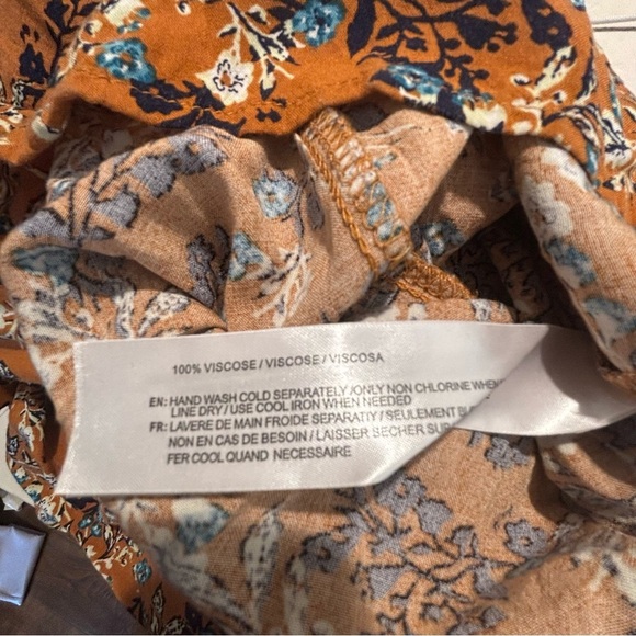 BAND OF GYPSIES Sz M Floral Wrap Bodice Jumpsuit 100% Viscose Flare Sleeve - Picture 8 of 9